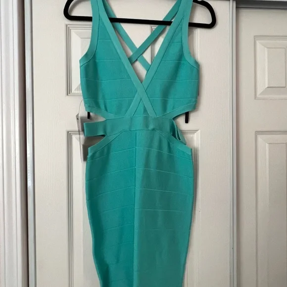 Bebe Dresses | Bebe Blue Green Backless Bodycon Dress V-Neck Cocktail | Color: Blue/Green | Size: M | Mariajuarez917's Closet Bebe Dresses | Bebe Blue Green Backless Bodycon Dress V-Neck Cocktail | Color: Blue/Green | Size: M | Mariajuarez917's Closet